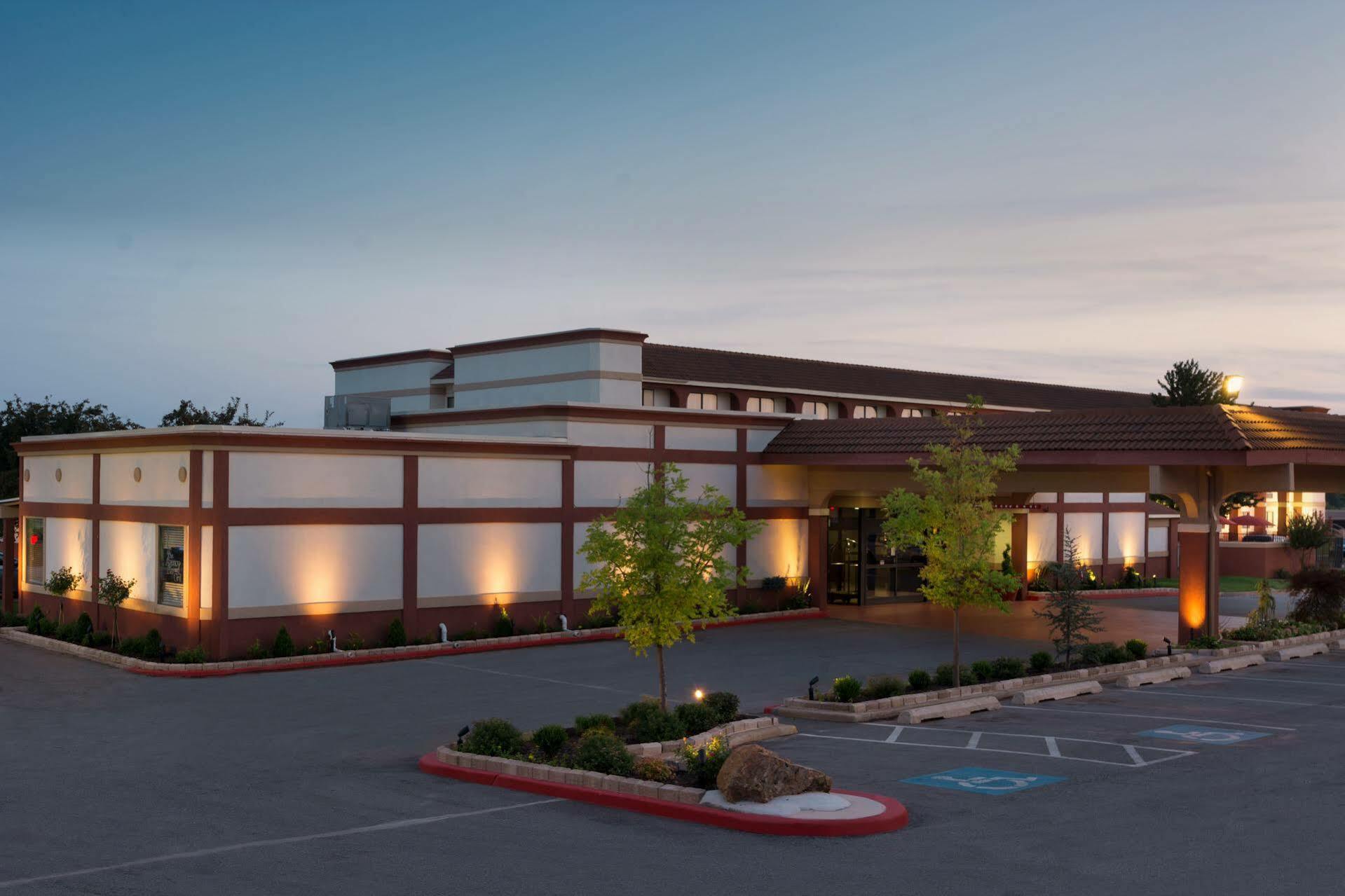 Broadway Inn & Suites Oklahoma City Exterior foto